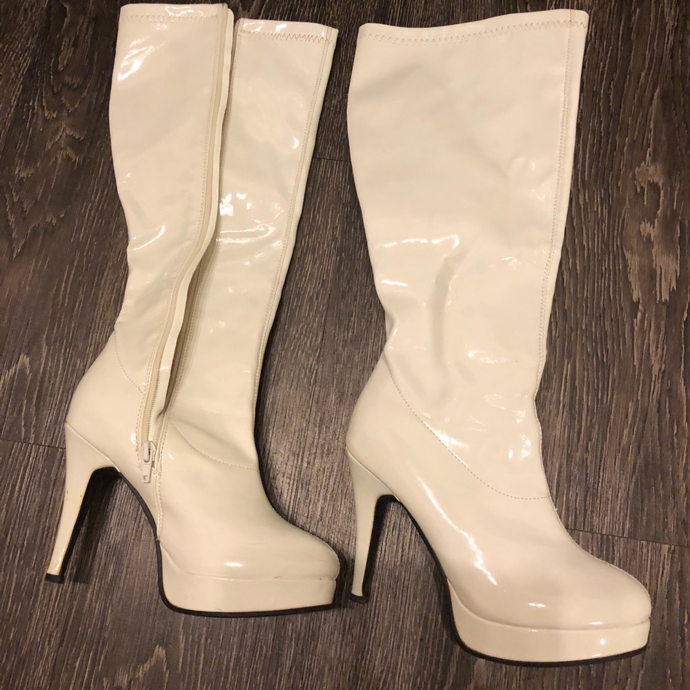 Women’s White Leather Gogo Boots - Size 5-6 (S)